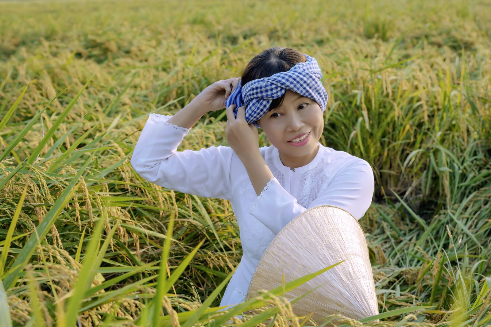Tamron SP AF 17-50mm F2.8 XR Di II LD Aspherical (IF) sample photo. Women, vietnam, fields photography