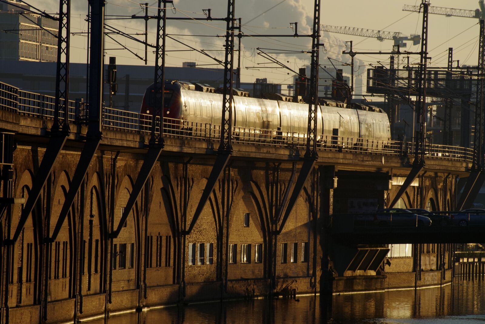 Pentax K-30 sample photo. Berlin, morning light, train photography