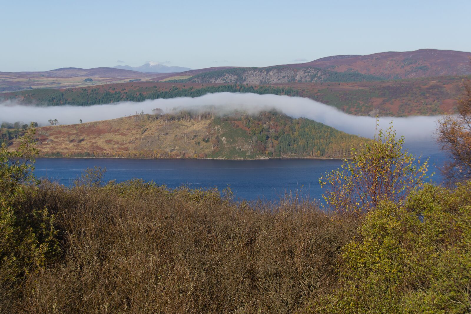 Pentax K-70 sample photo. Scotland, fog, hole photography