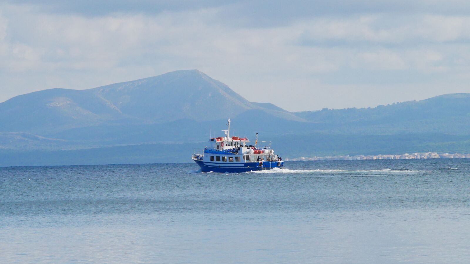 Panasonic Lumix DMC-GX85 (Lumix DMC-GX80 / Lumix DMC-GX7 Mark II) sample photo. Boat, mediterranean, vacations photography
