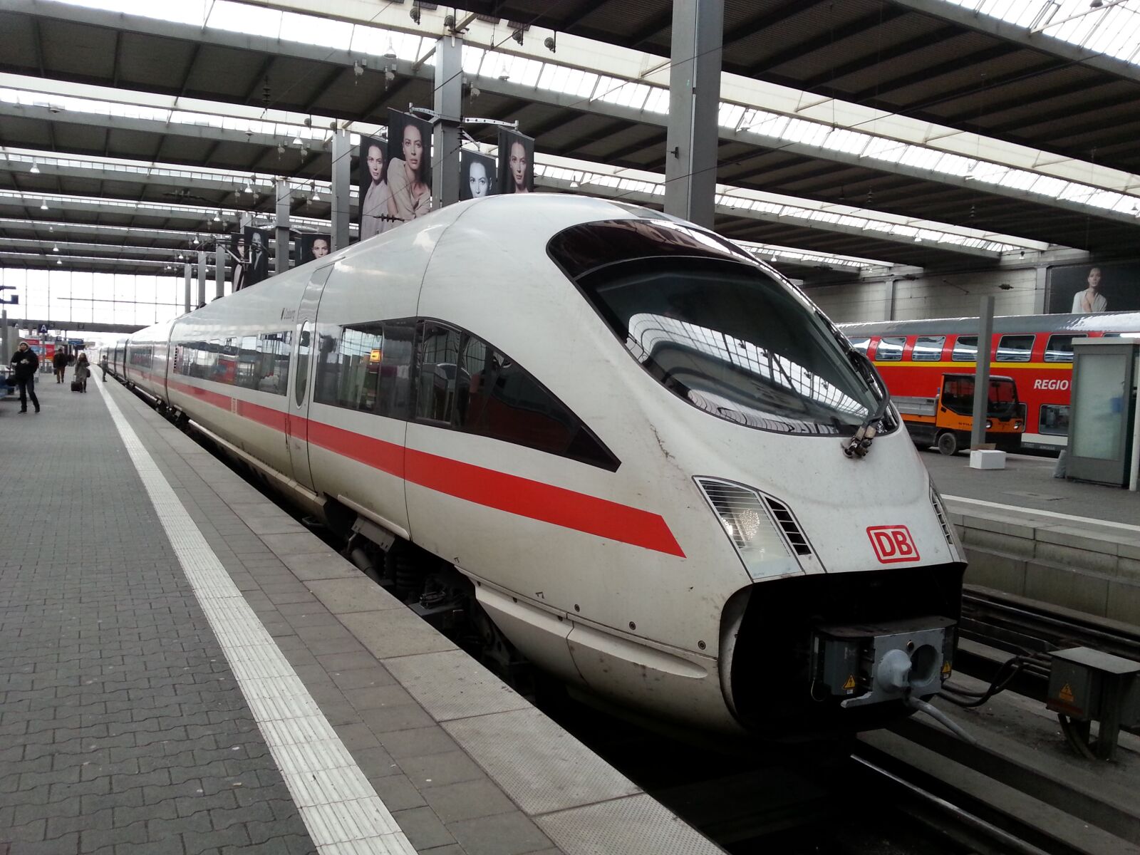 Samsung Galaxy S3 sample photo. Train, ice, travel photography