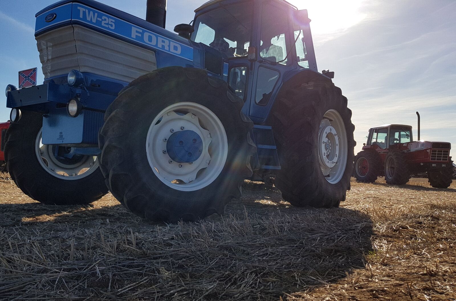 Samsung Galaxy S8 sample photo. Tractor, farmer, agriculture photography