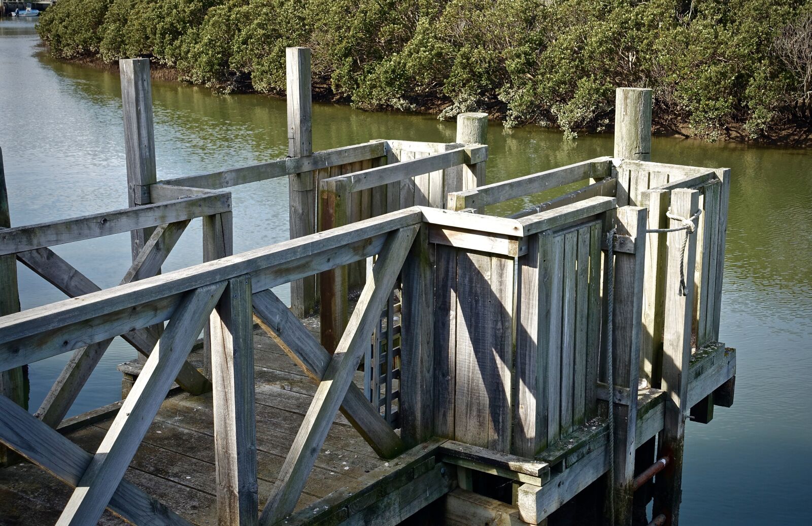 Sony Cyber-shot DSC-RX100 III sample photo. Pier, wooden, structure photography