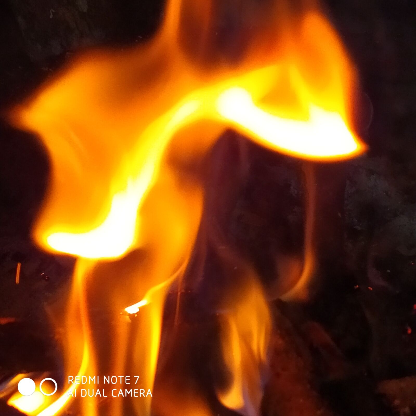 Xiaomi Redmi Note 7 sample photo. The fire is burning photography