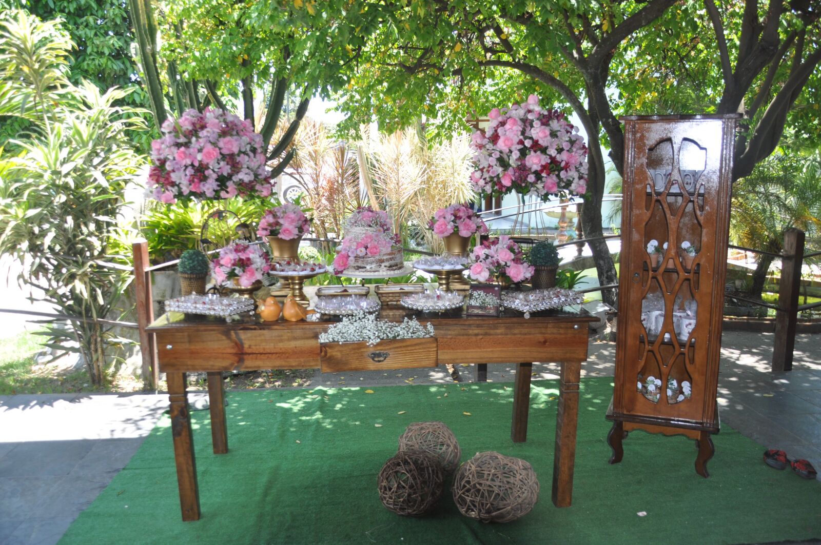 Nikon D5000 sample photo. Mesa, arranjo, floral photography