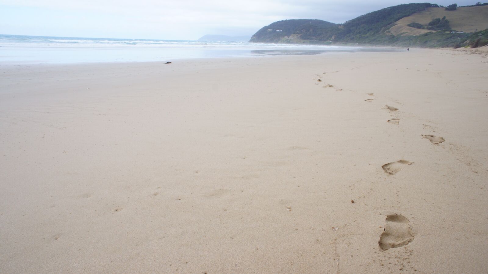 Sony Alpha NEX-C3 + Sony E 16mm F2.8 sample photo. Beach, footprints, nature, sand photography