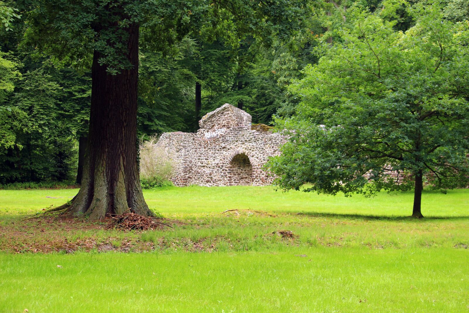 Canon EOS 100D (EOS Rebel SL1 / EOS Kiss X7) sample photo. Ruin, wall, goal photography