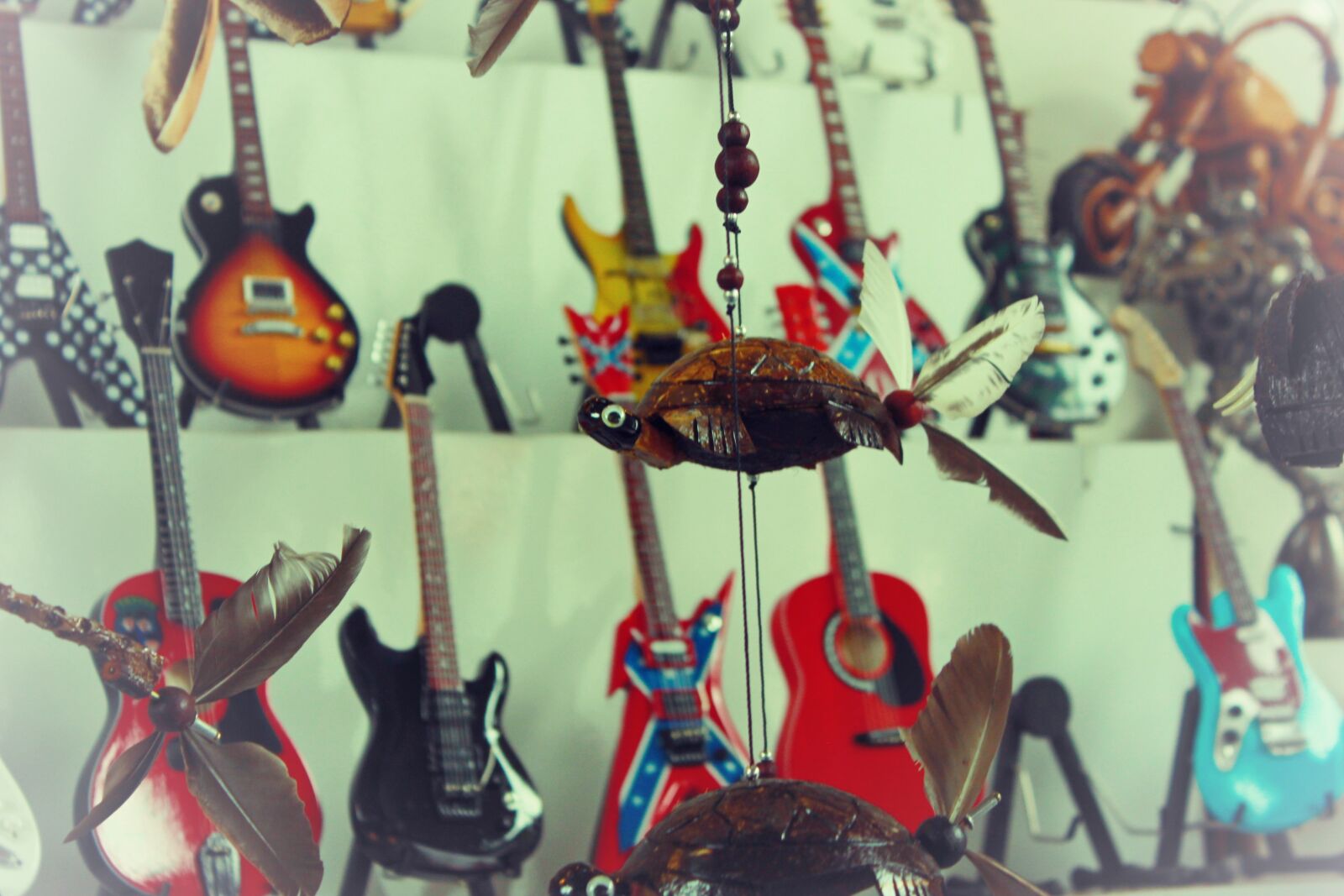Canon EOS 550D (EOS Rebel T2i / EOS Kiss X4) sample photo. Guitar, souvenirs, toys photography