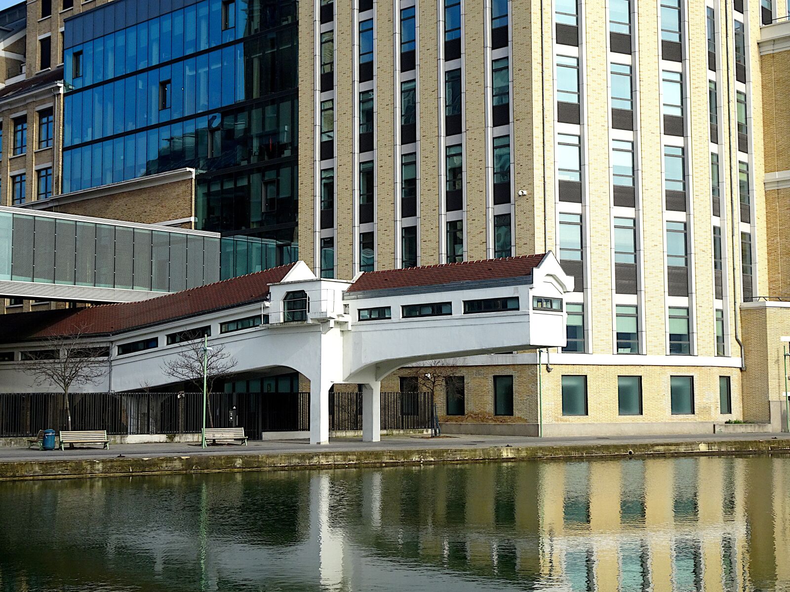 Sony Cyber-shot DSC-HX90V sample photo. Modern architecture, architecture, urban photography