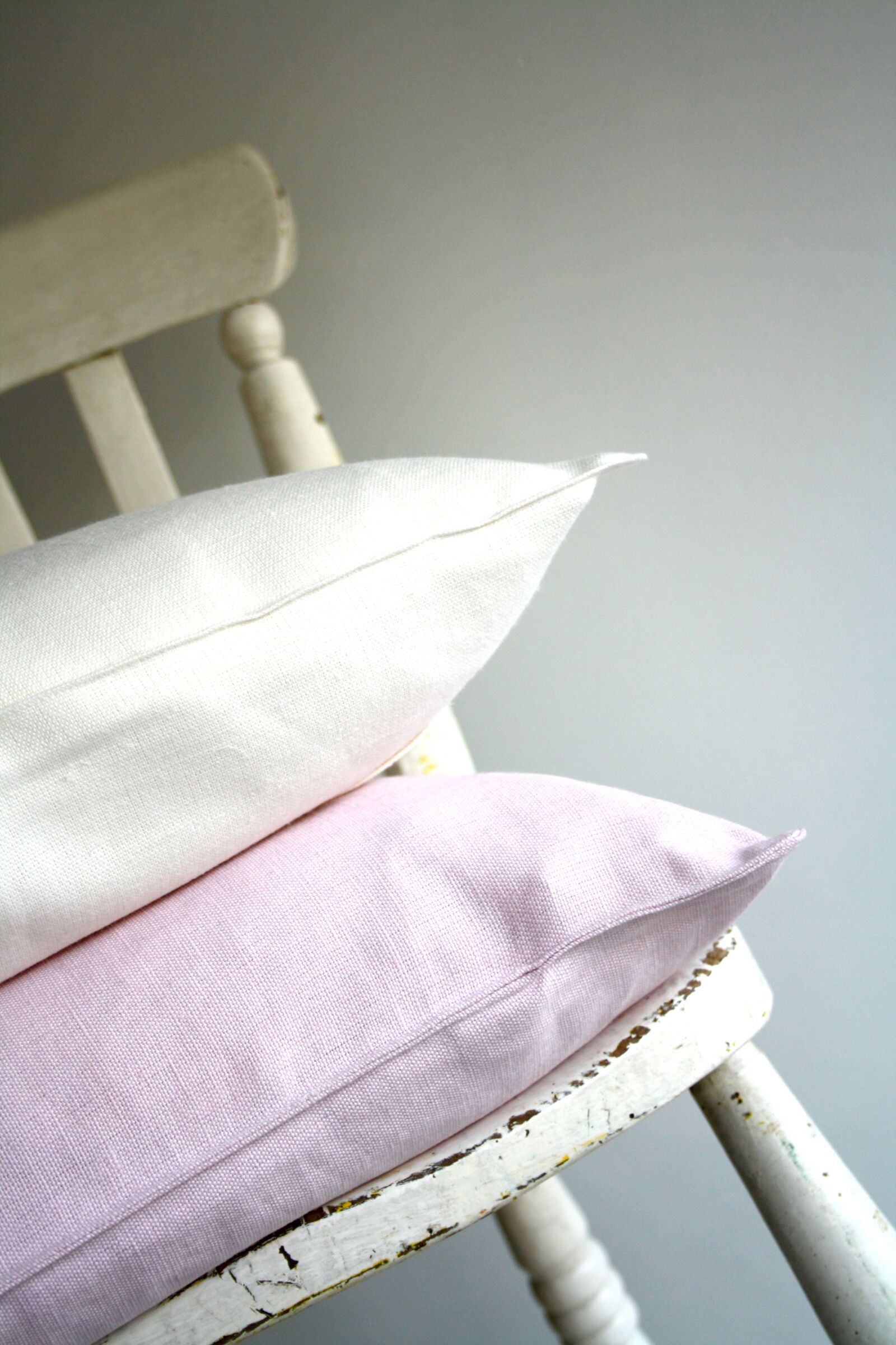 Canon EF-S 18-55mm F3.5-5.6 II sample photo. Antique, chair, cotton, daylight photography