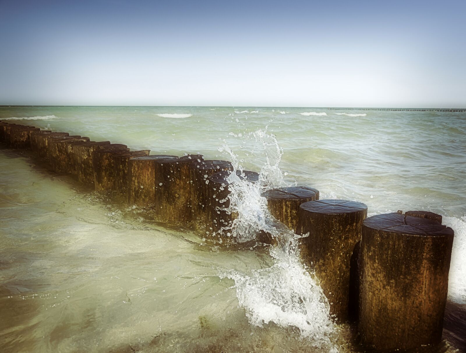 Nikon D5600 sample photo. Groynes, wave, wave motion photography