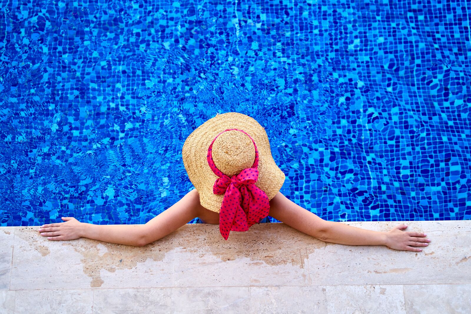 Sony FE 70-200mm F4 G OSS sample photo. Woman, holiday, hat photography