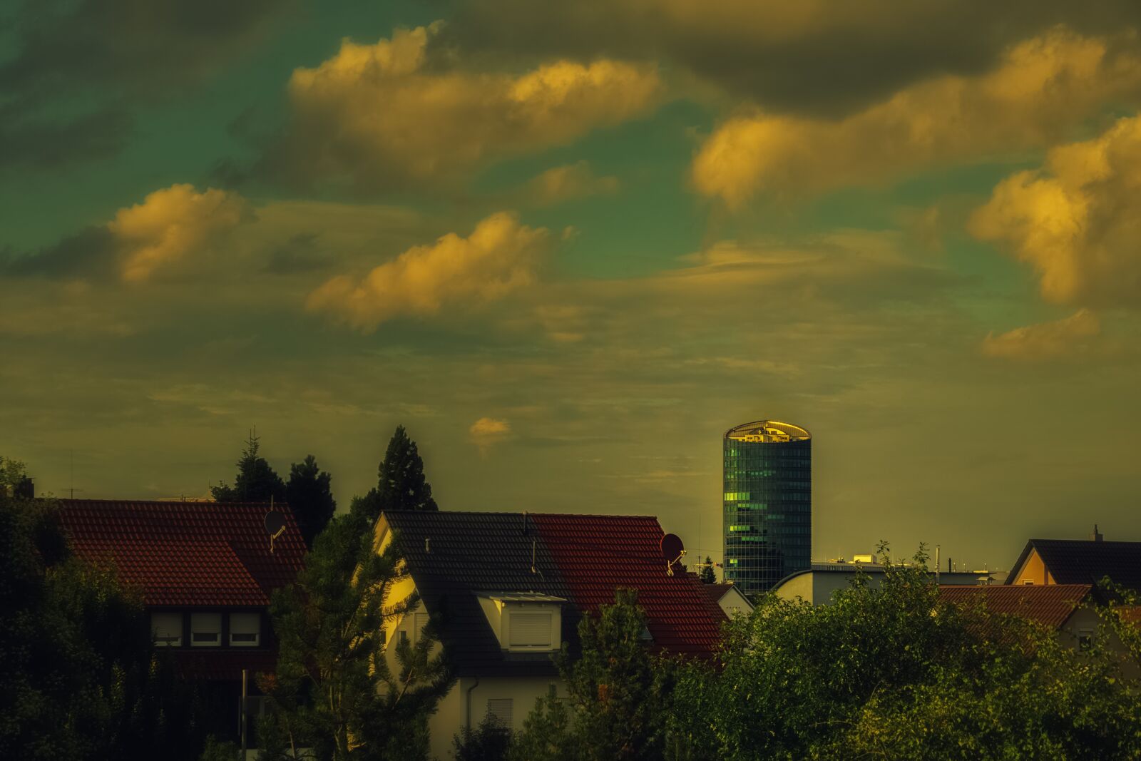 Sony E 55-210mm F4.5-6.3 OSS sample photo. View, buildings, tower photography