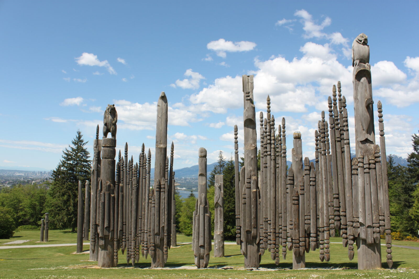 Canon EF-S 18-55mm F3.5-5.6 IS sample photo. Burnaby, mountain, totem, poles photography