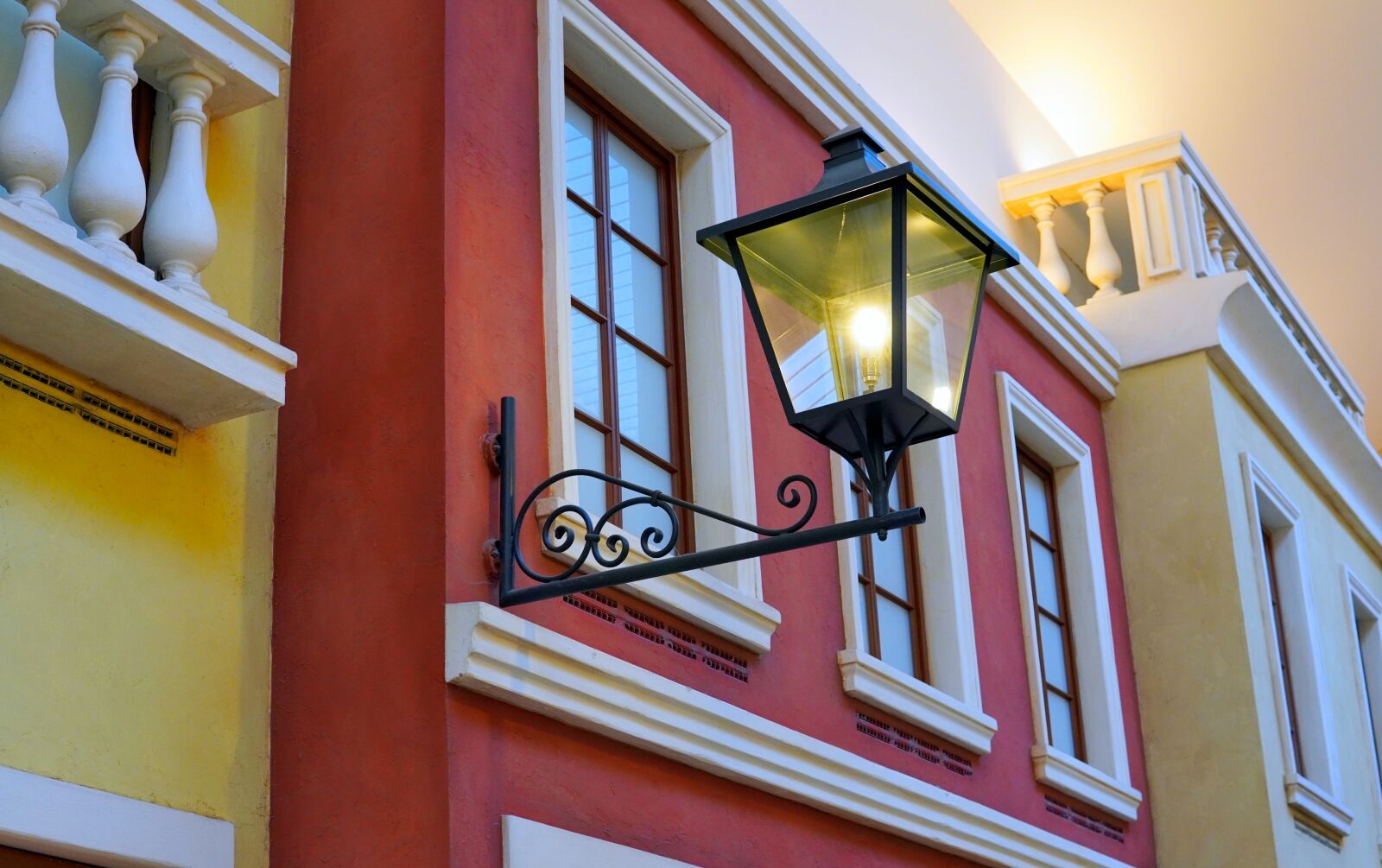 30mm F1.4 DC DN | Contemporary 016 sample photo. Lantern, light, lamp photography