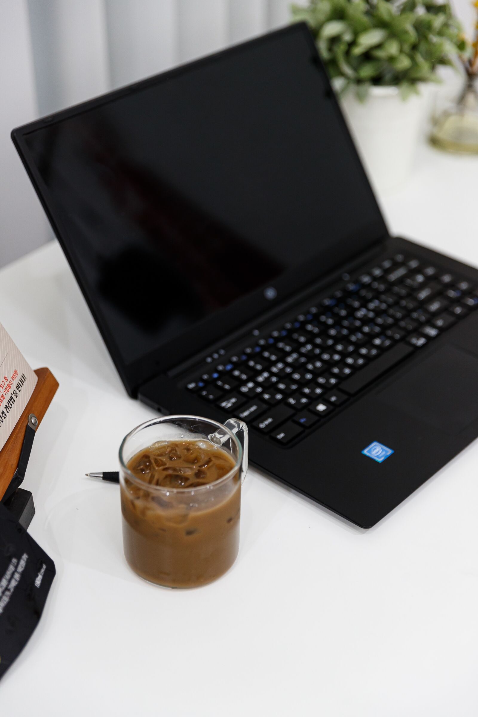 Canon EOS-1D X Mark II sample photo. Coffee, notebook, pc photography