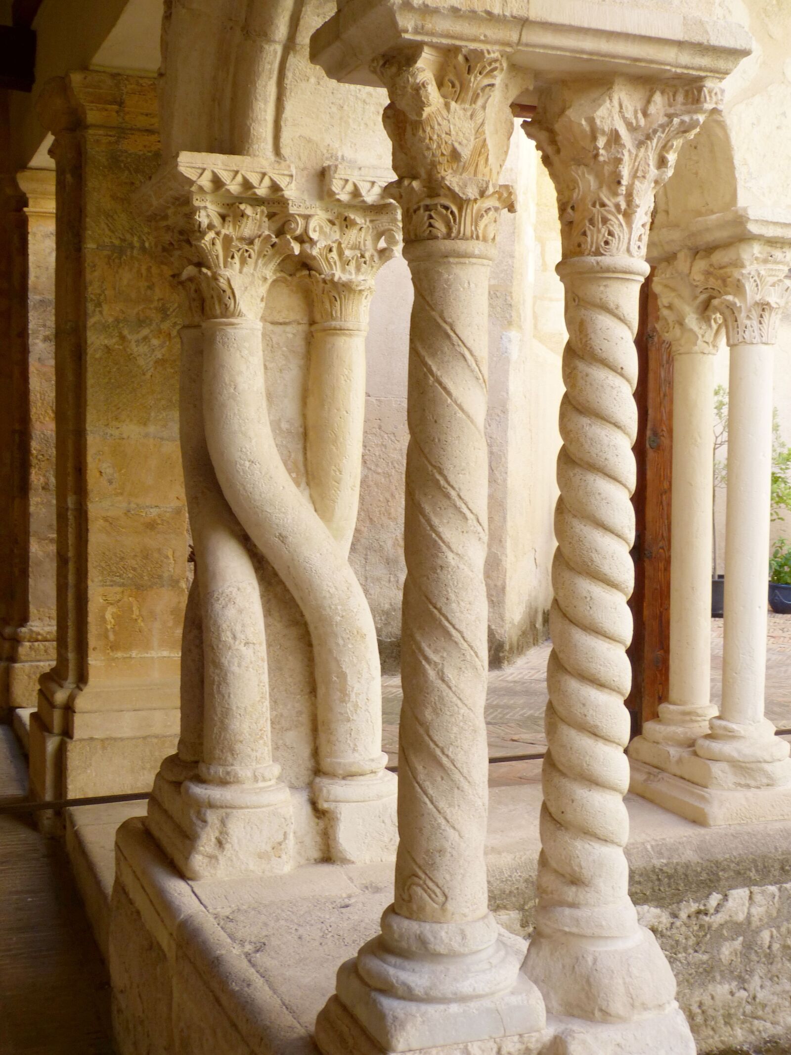 Panasonic Lumix DMC-FZ150 sample photo. Church, cloister, garden photography