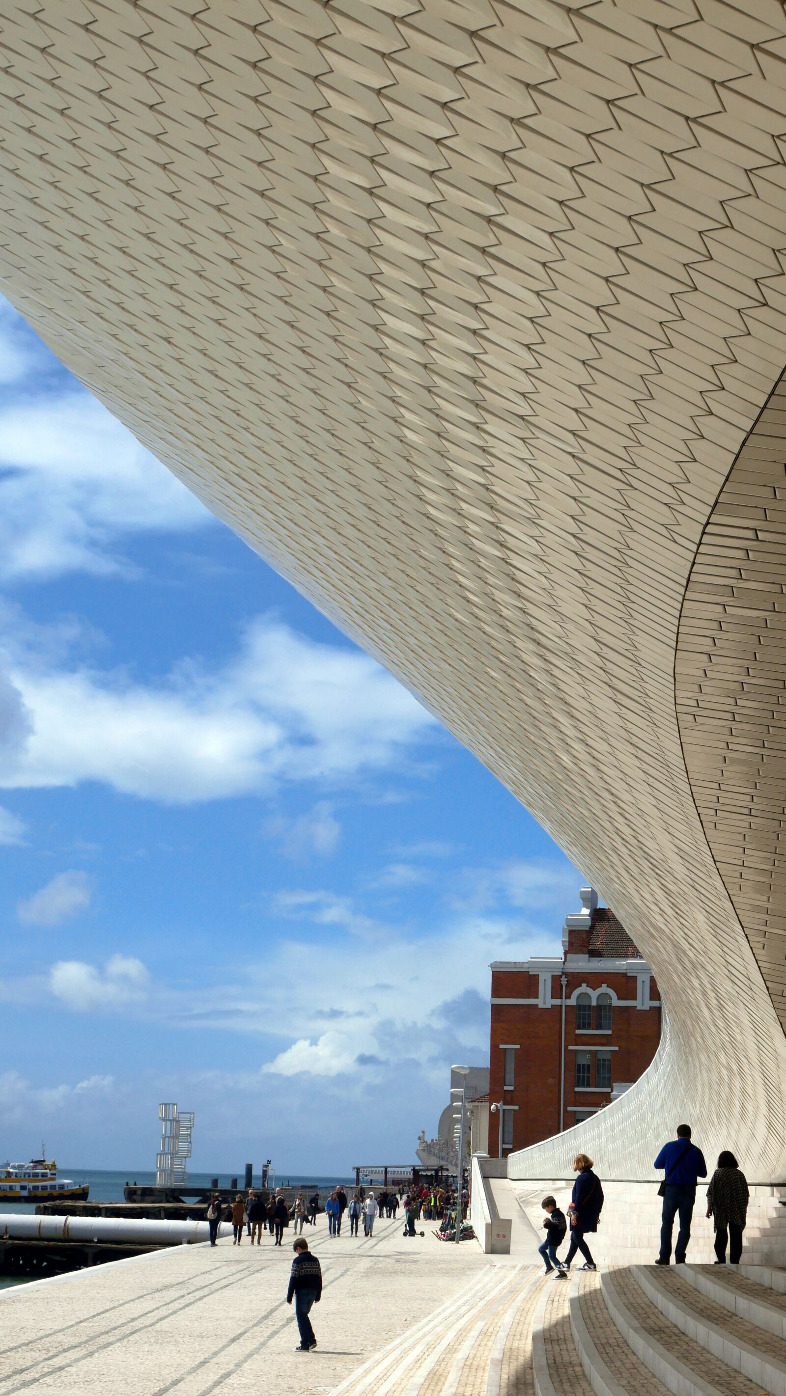 Panasonic Lumix DMC-GX85 (Lumix DMC-GX80 / Lumix DMC-GX7 Mark II) sample photo. Portugal, lisbon, architecture photography