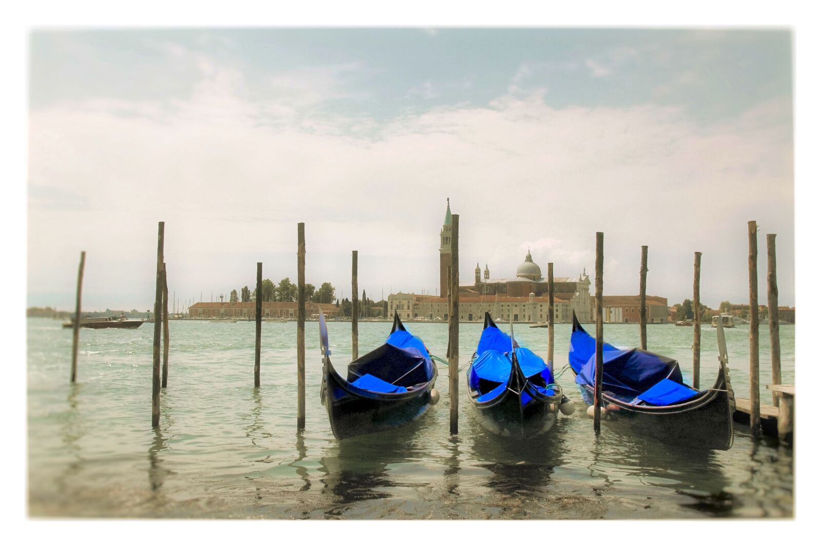 Canon EOS 600D (Rebel EOS T3i / EOS Kiss X5) sample photo. Venice, kondolen, italy photography