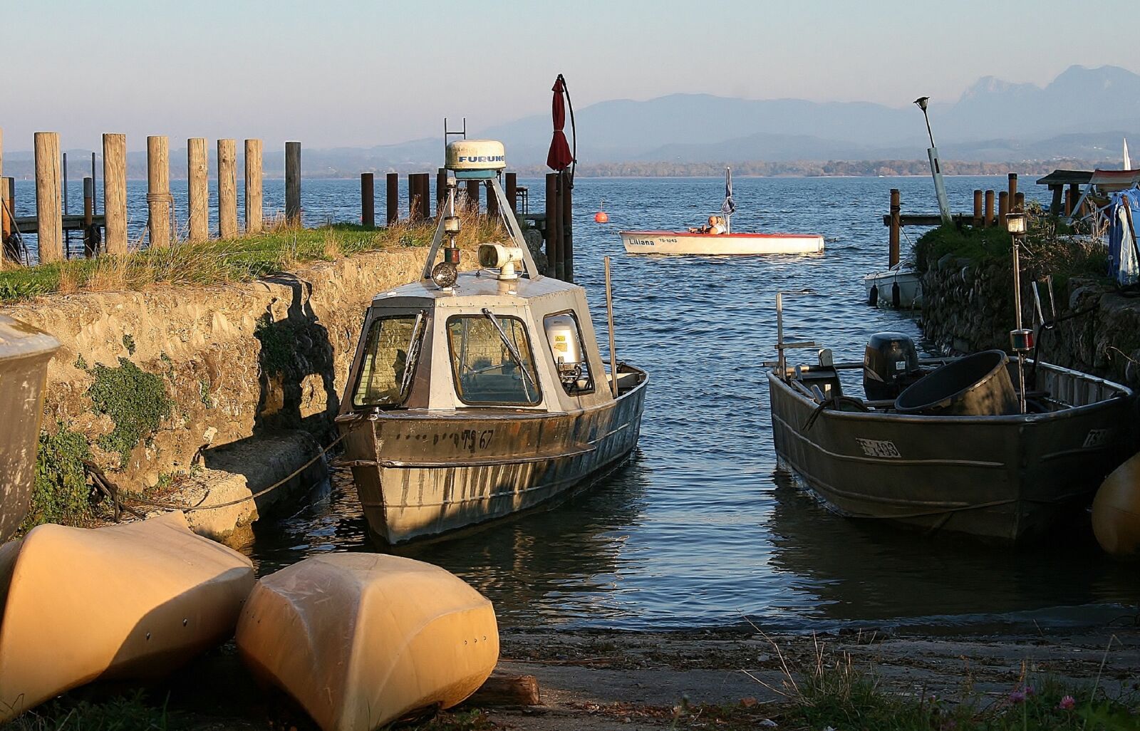Canon EOS 400D (EOS Digital Rebel XTi / EOS Kiss Digital X) sample photo. Chiemsee, boat, water photography