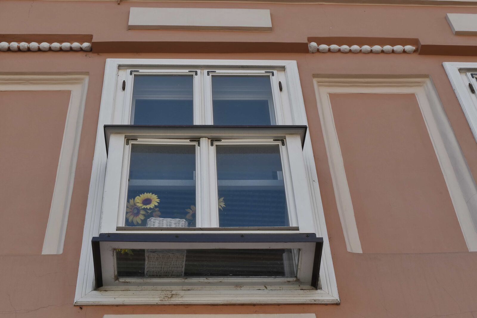Nikon D5500 sample photo. Decoration, residential, window, architecture photography