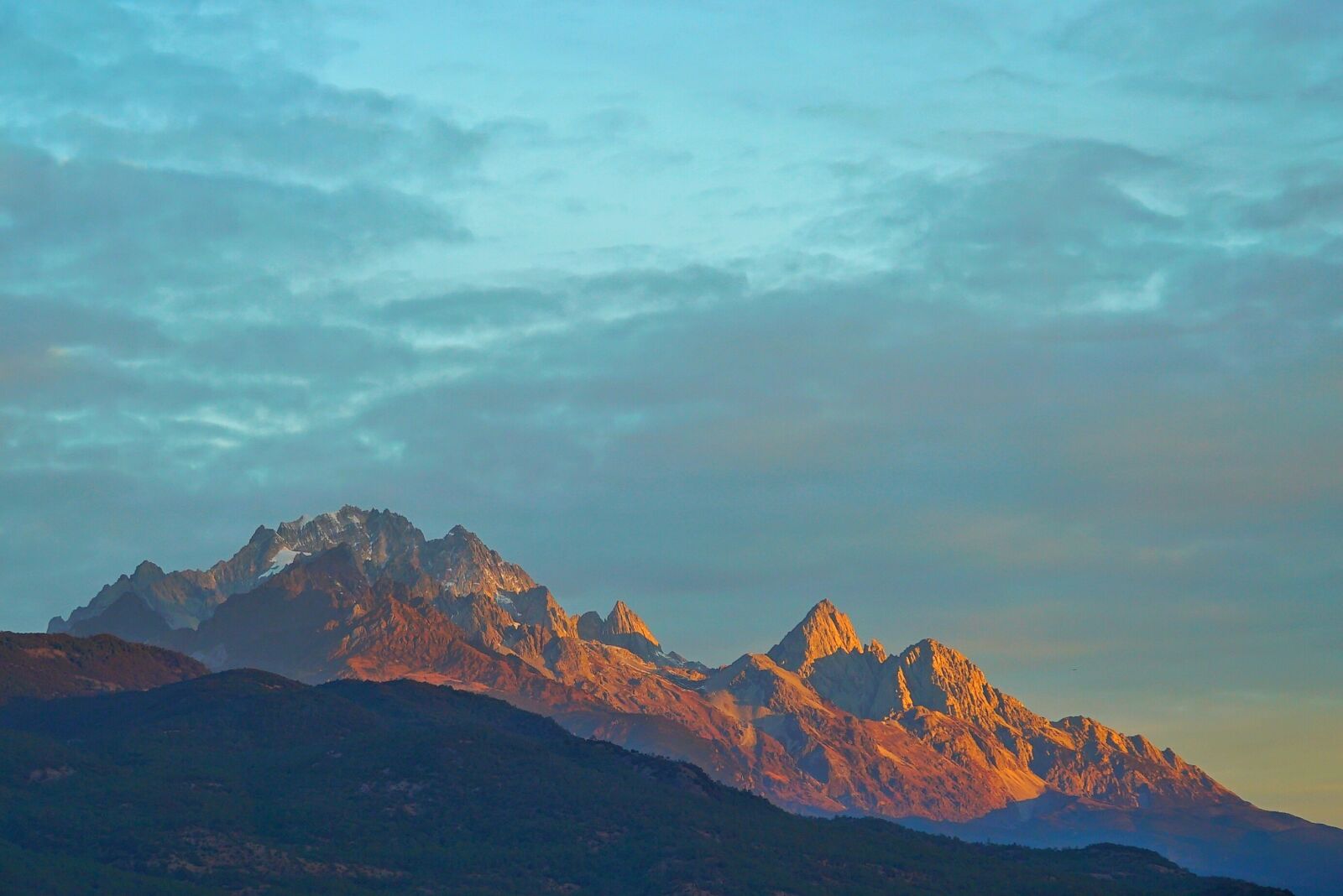 Sony a7S + Sony E 18-200mm F3.5-6.3 OSS sample photo. Mountain, sunrise, alpine photography