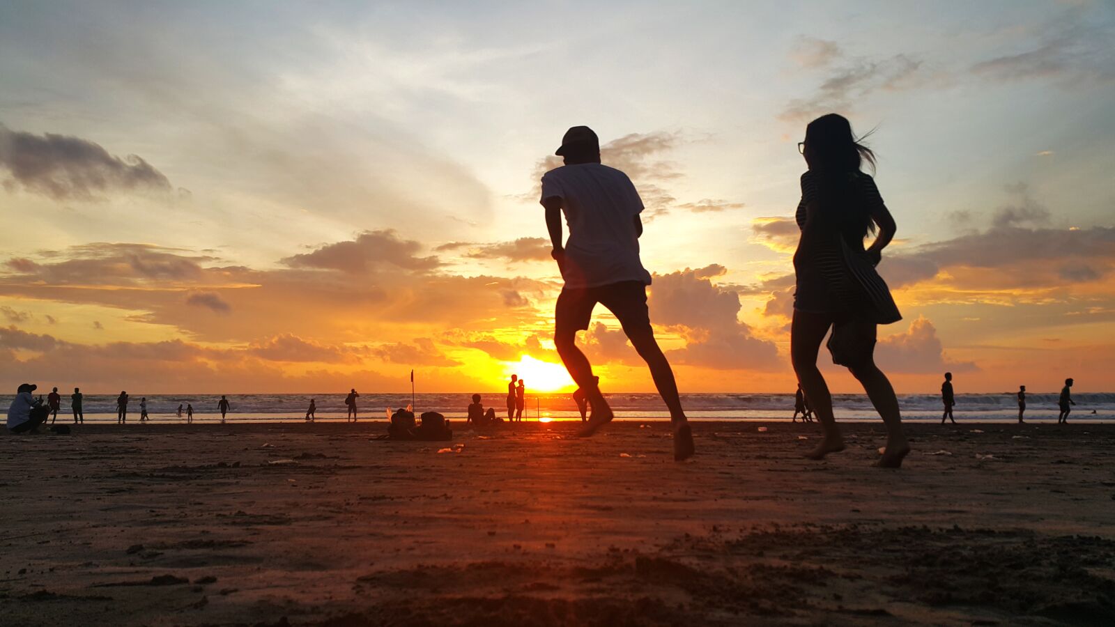 Samsung Galaxy Note4 sample photo. Beaches, couple, sunset photography