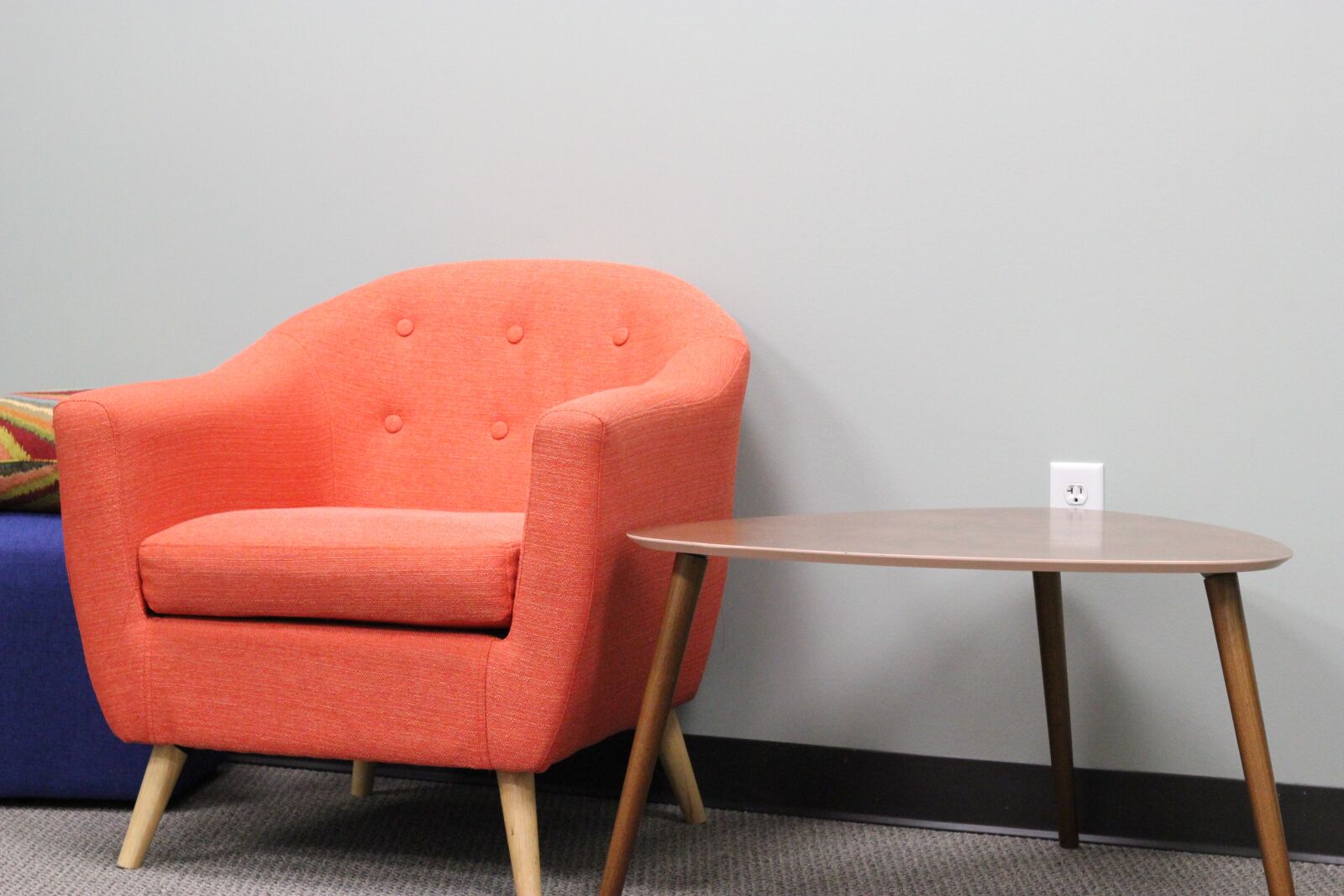Canon EOS 550D (EOS Rebel T2i / EOS Kiss X4) sample photo. Chair, empty, room photography