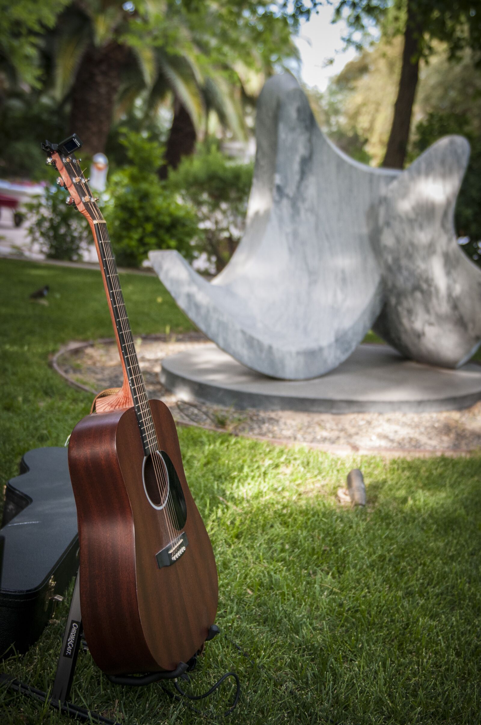 Nikon D300S sample photo. Garden, sculpture, guitar photography
