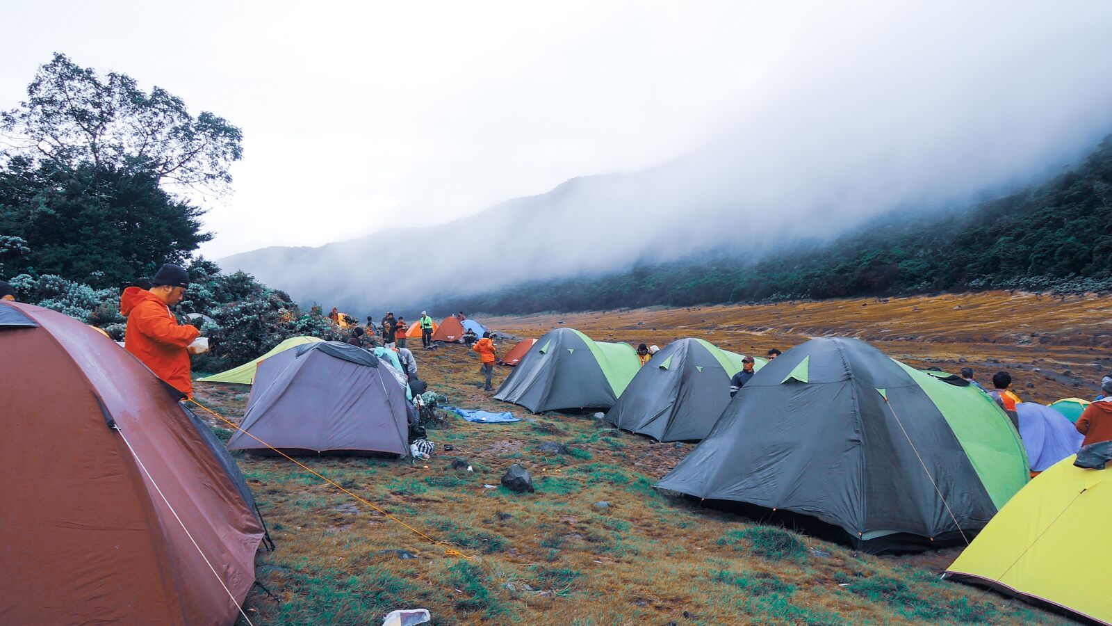 Nikon Coolpix P330 sample photo. Cloud, tent, camping photography