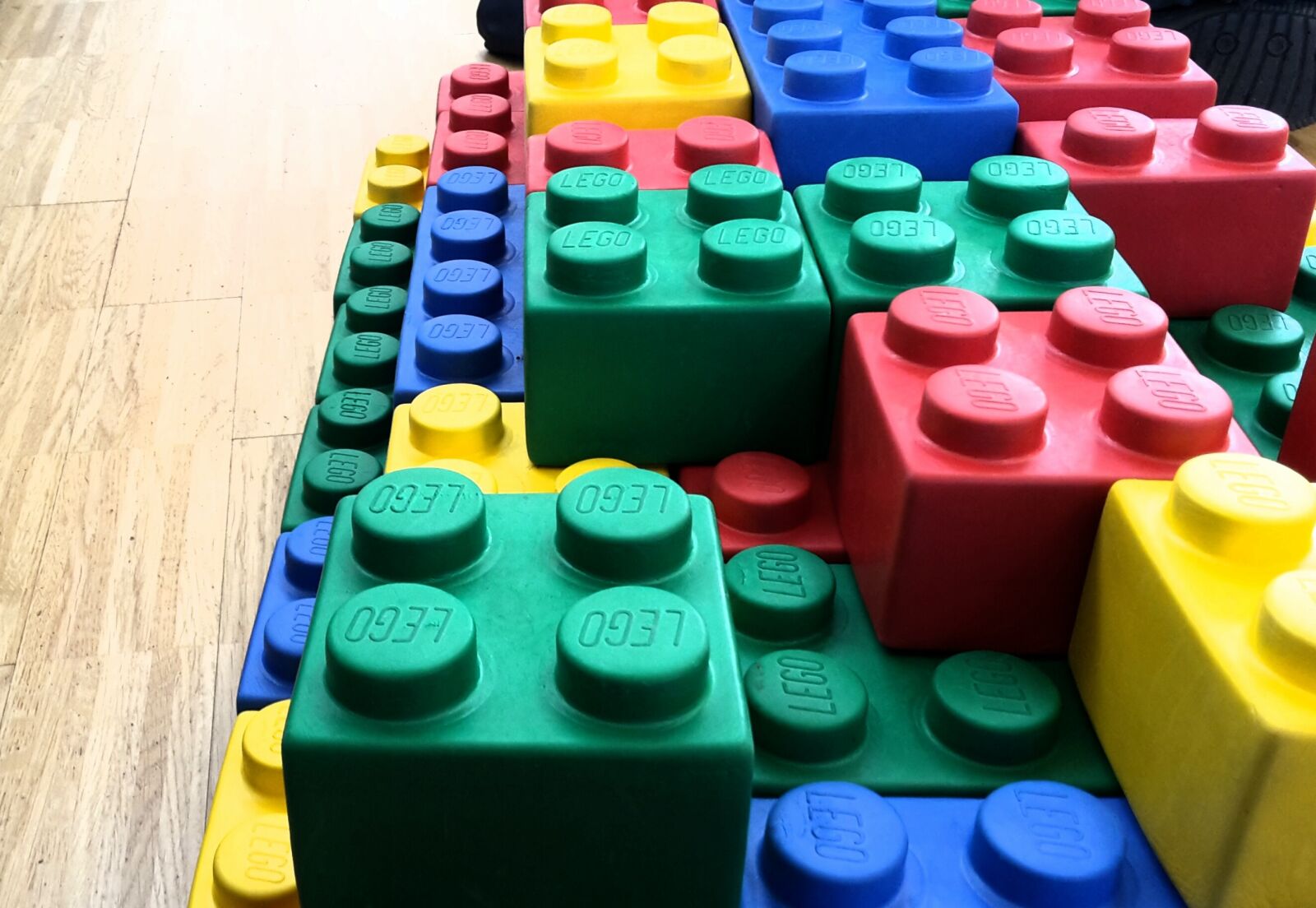 Samsung Galaxy S5 Mini sample photo. Lego, building blocks, colorful photography