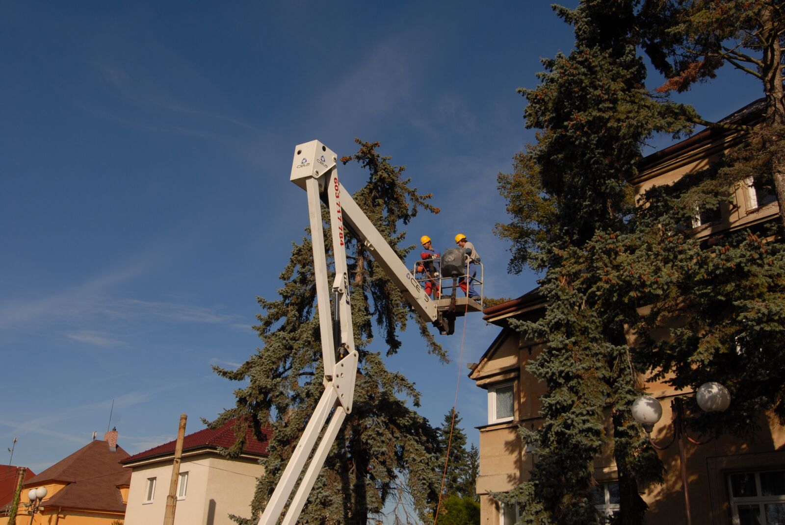 Nikon D200 sample photo. Workers, auto arm, platform photography
