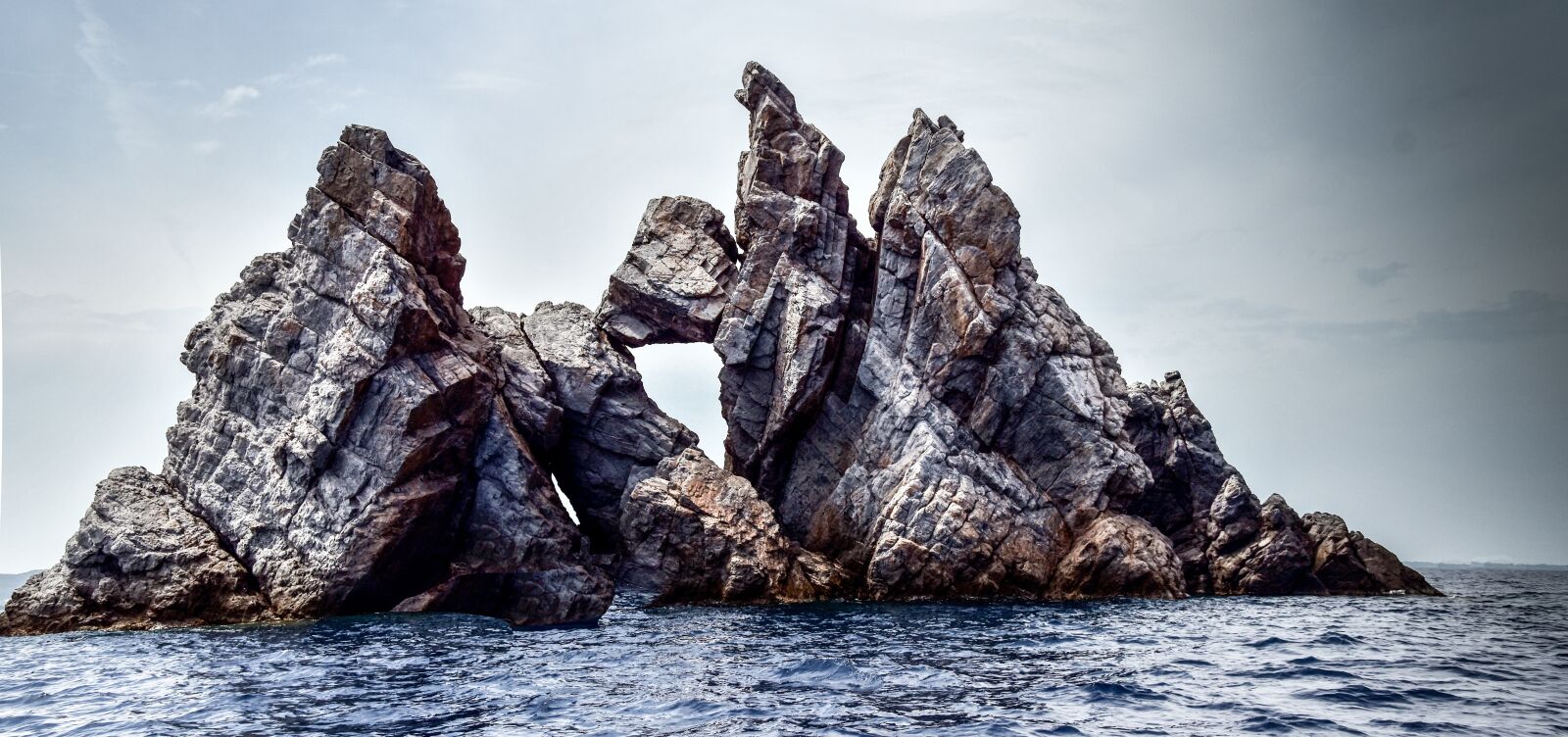 Nikon D5600 sample photo. Rock, sea, ocean photography