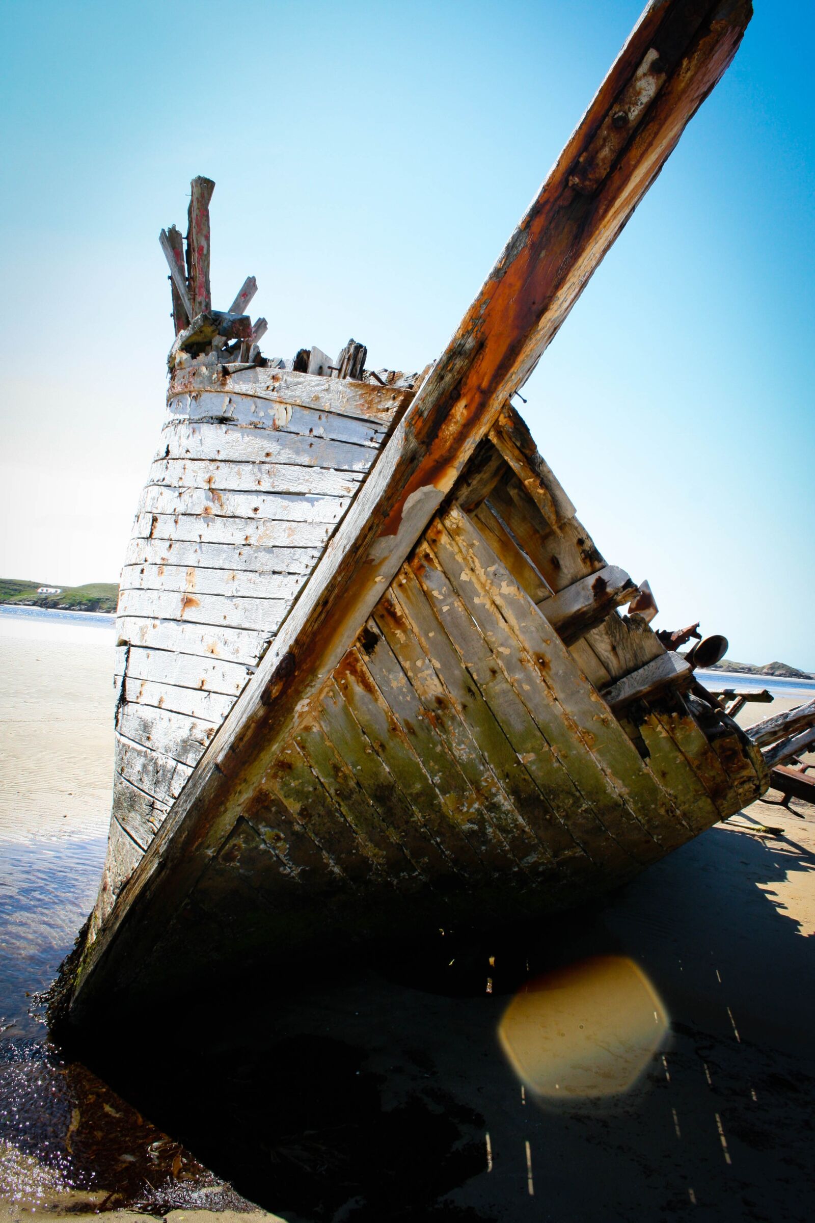 Canon EOS 400D (EOS Digital Rebel XTi / EOS Kiss Digital X) sample photo. Boat, shipwreck, beach photography