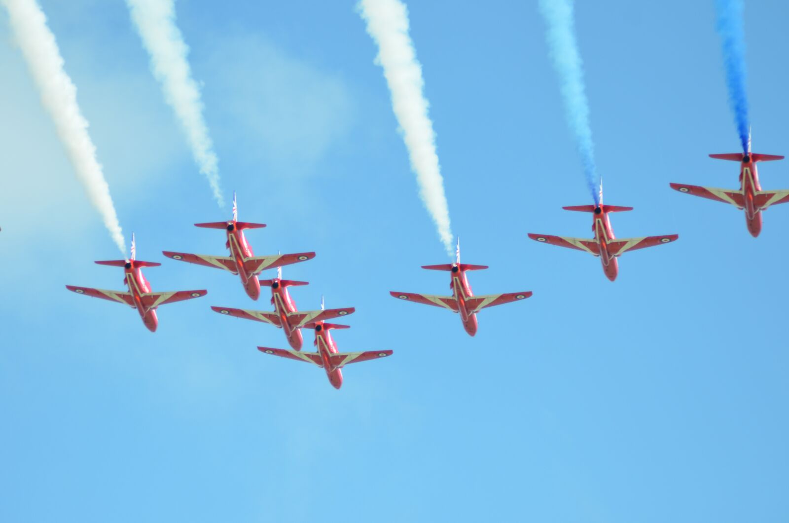 Nikon D7000 sample photo. Red arrows, fly past photography