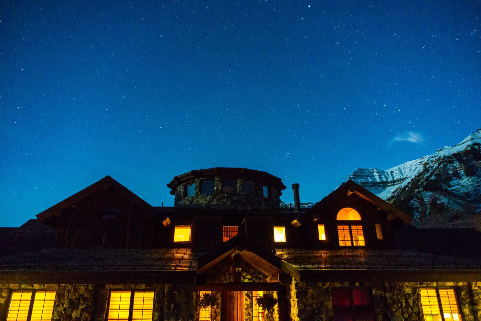Sony a6000 sample photo. Cabin, stars, night photography