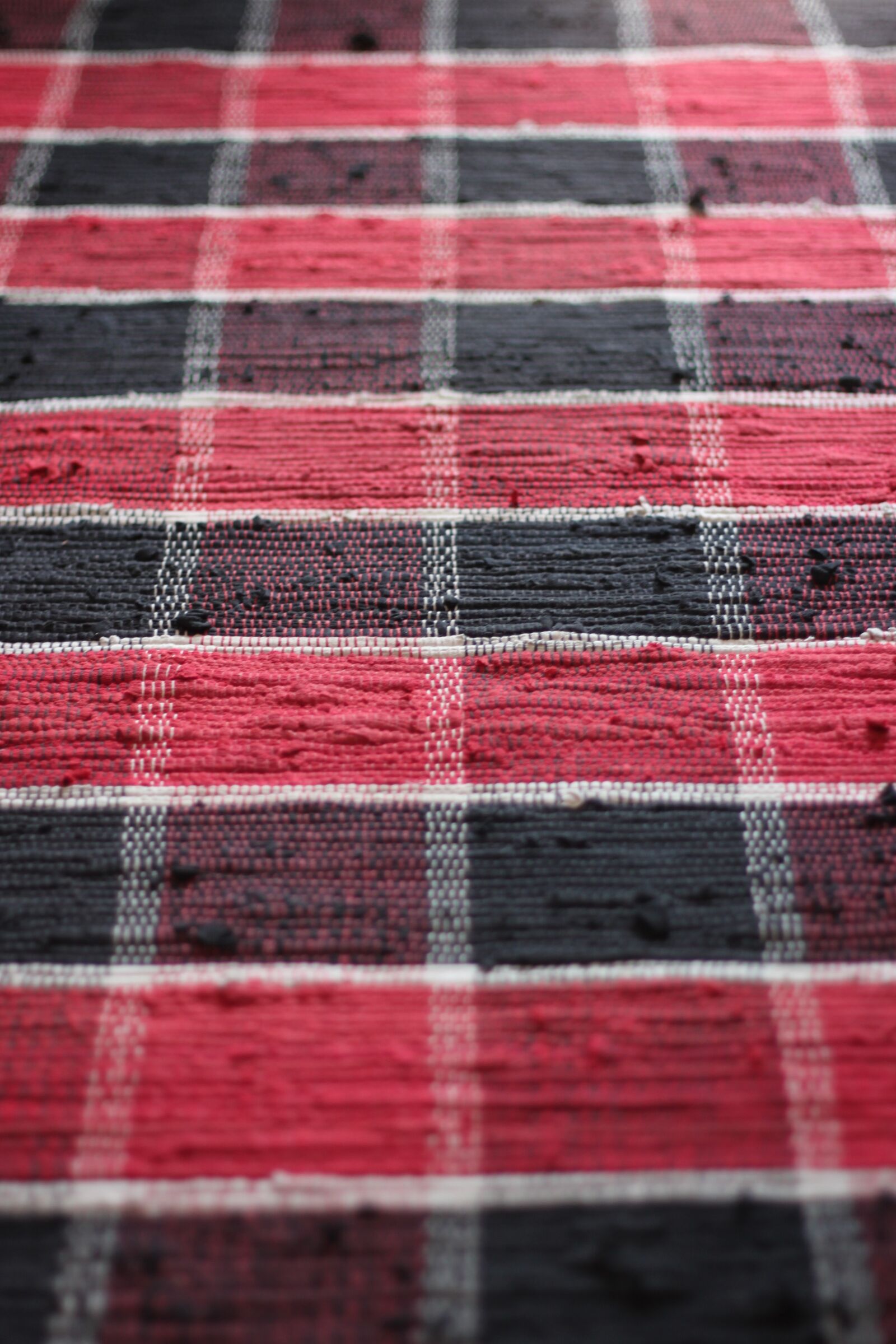 Canon EOS 500D (EOS Rebel T1i / EOS Kiss X3) sample photo. Carpet, diamonds, red photography