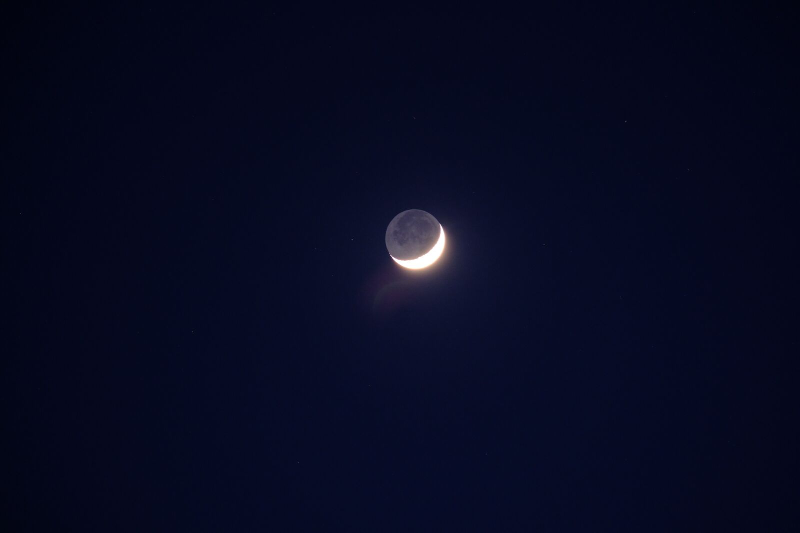 Fujifilm XF 55-200mm F3.5-4.8 R LM OIS sample photo. Moon, crescent moon, night photography