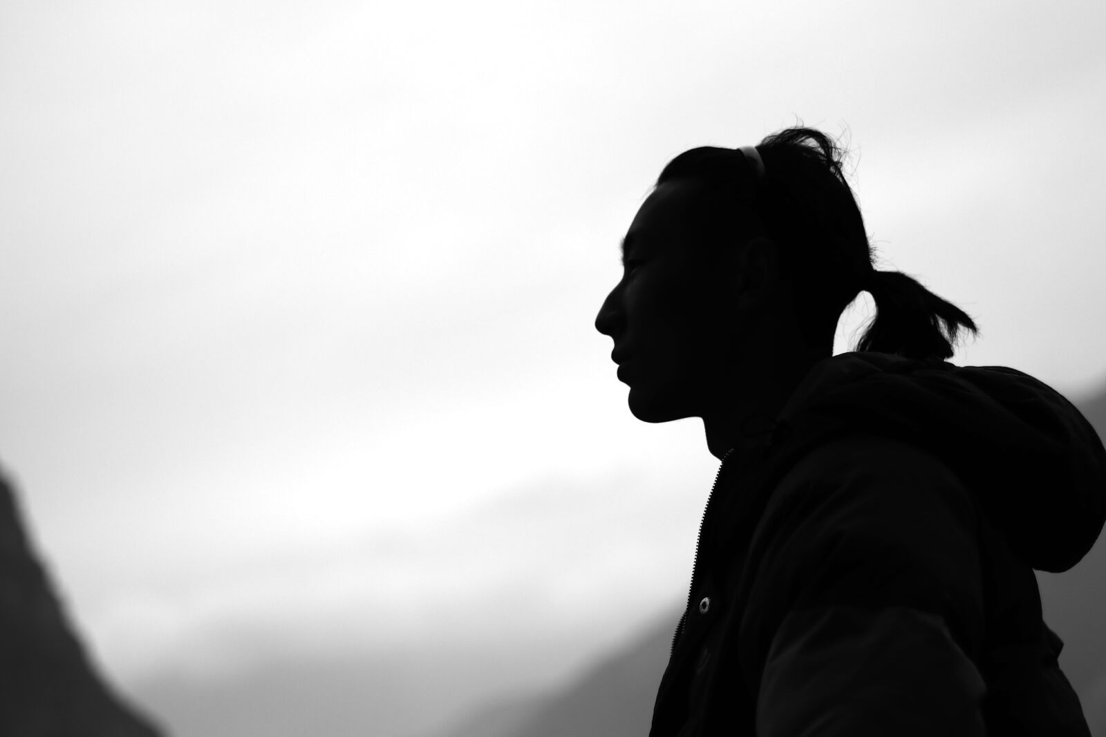 Canon EOS 80D + Canon EF 50mm F1.8 STM sample photo. Black and white, silhouette photography