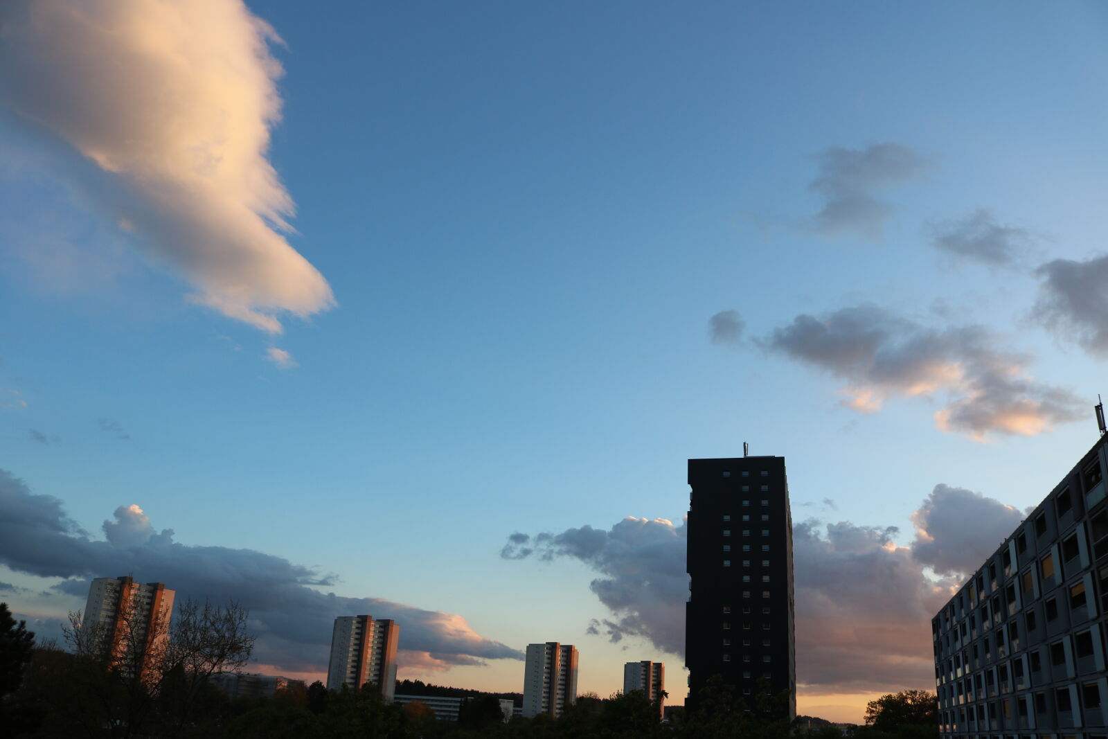 Canon EOS 750D (EOS Rebel T6i / EOS Kiss X8i) sample photo. Beautiful, blue, sky, building photography