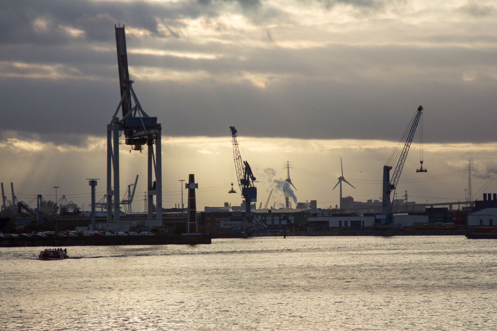 Canon EOS 60D + Canon EF 24-105mm F4L IS USM sample photo. Port, light, abendstimmung photography