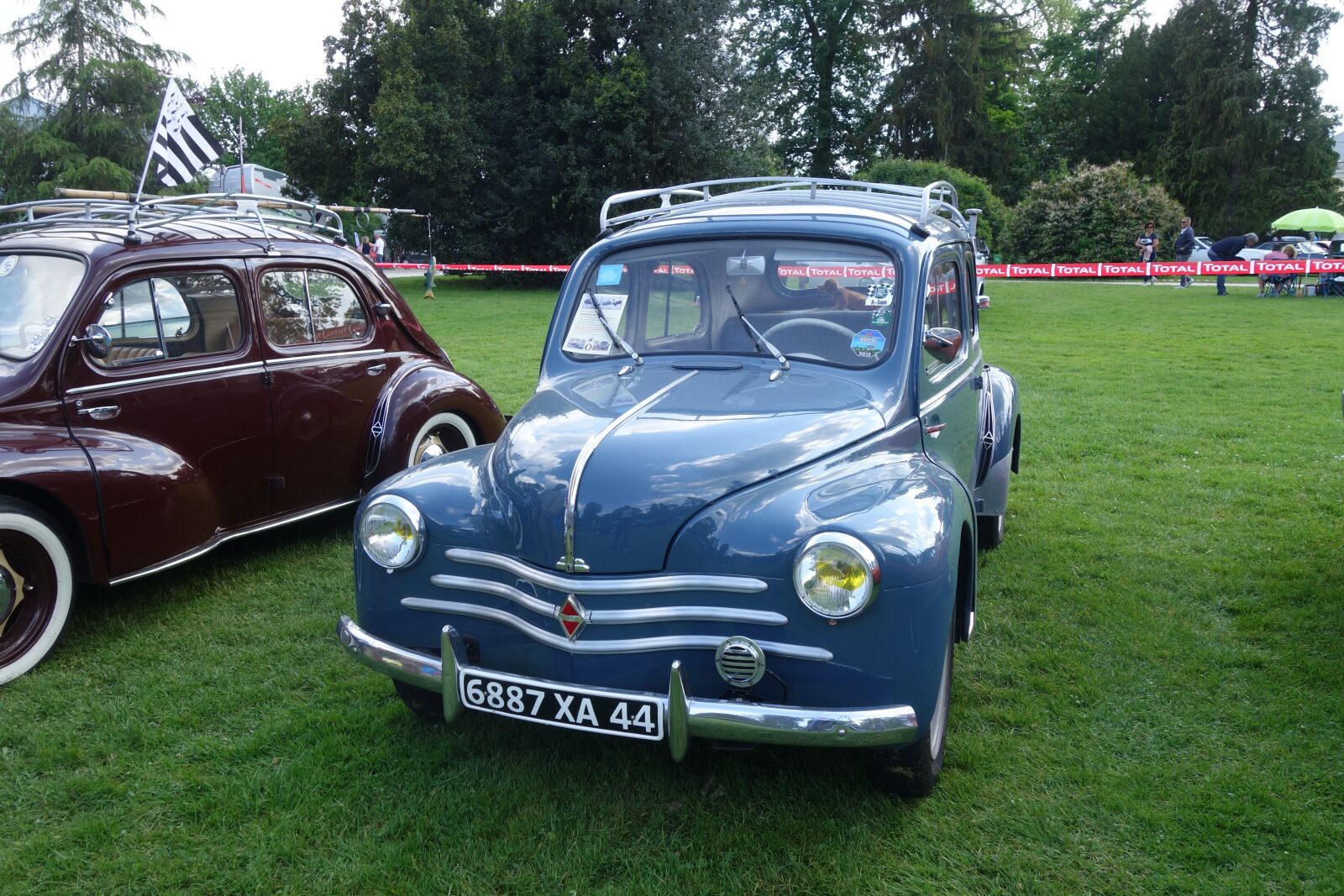 Sony Cyber-shot DSC-RX100 II sample photo. Old cars, renault 4cv photography
