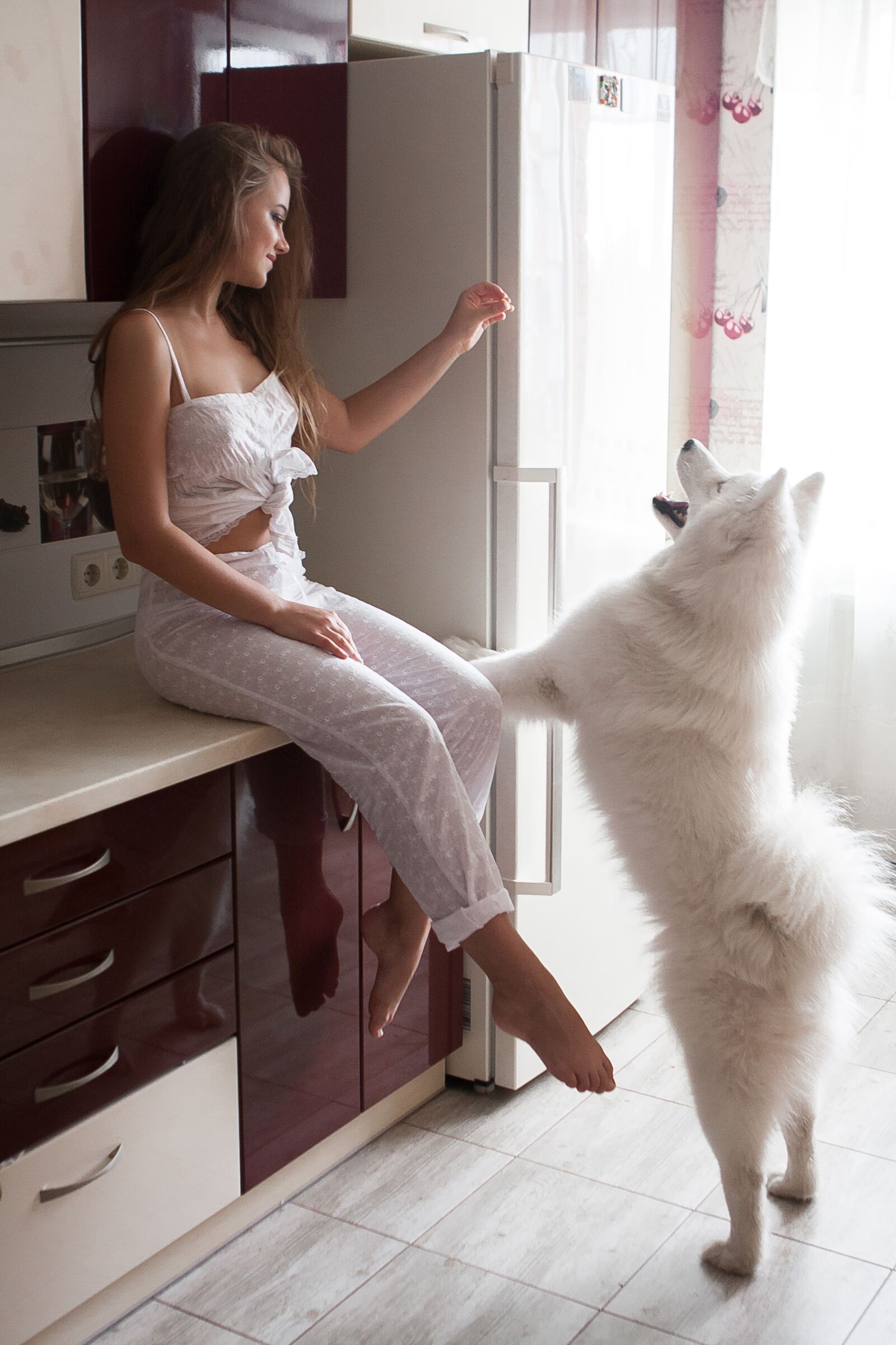 Canon EOS 40D + Canon EF 24-70mm F2.8L USM sample photo. Girl, dog, kitchen photography