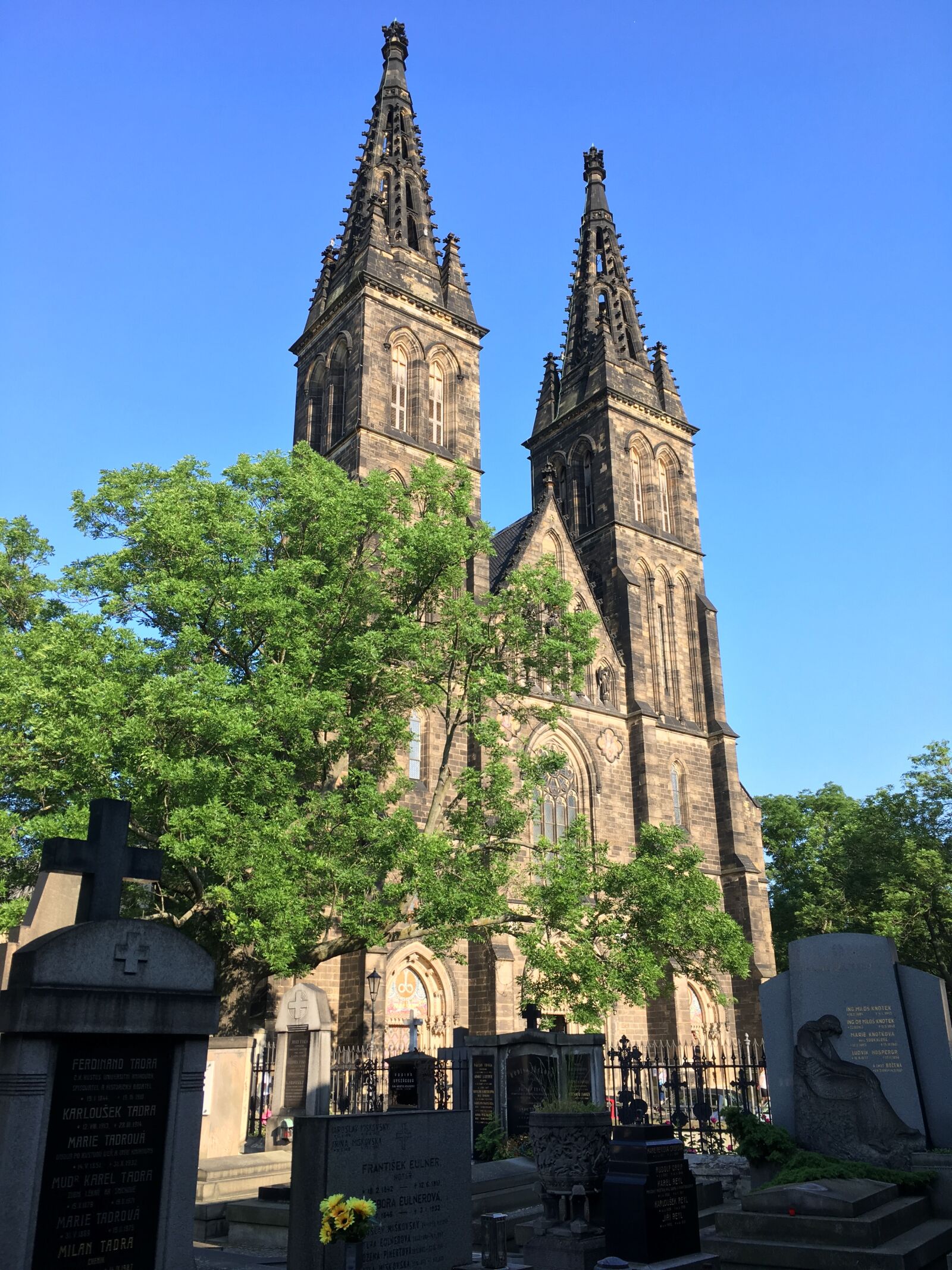 iPhone SE back camera 4.15mm f/2.2 sample photo. Prague, history, cathedral photography