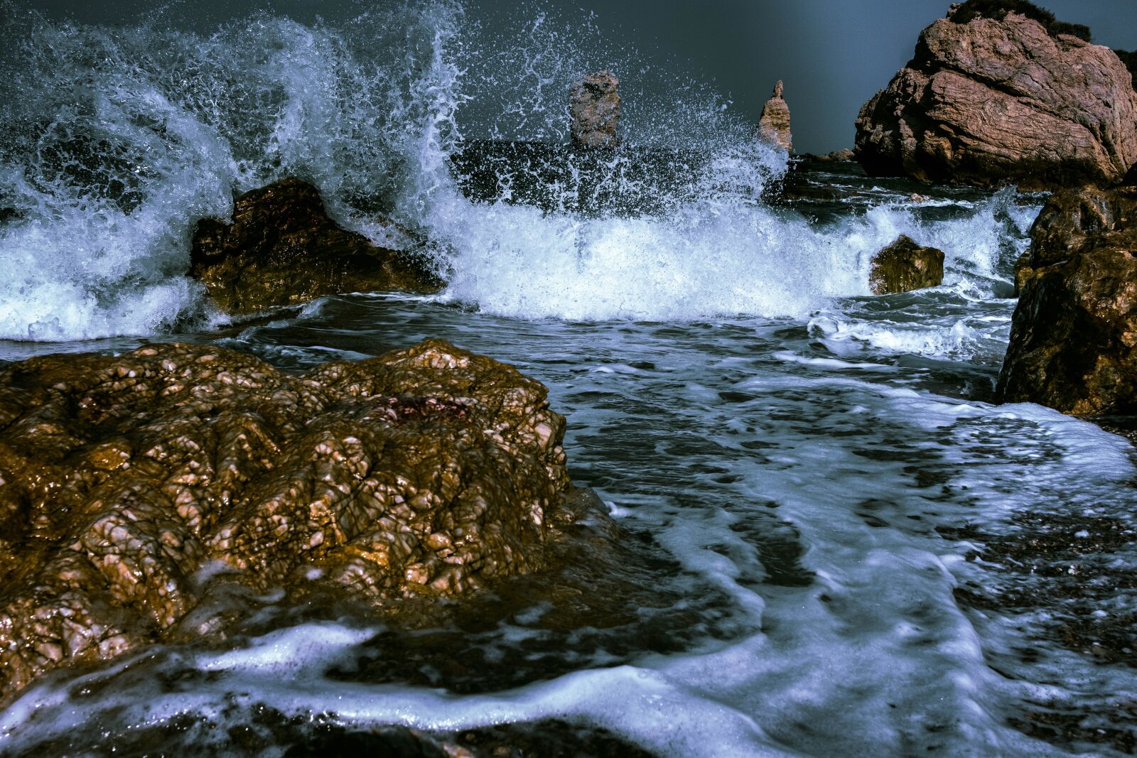 Fujifilm XF 23mm F2 R WR sample photo. Coast, rocks, beach photography