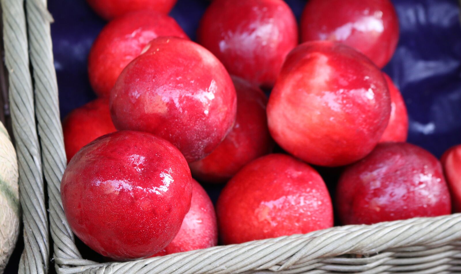 Canon EOS 70D sample photo. Apple, fruit, healthy photography