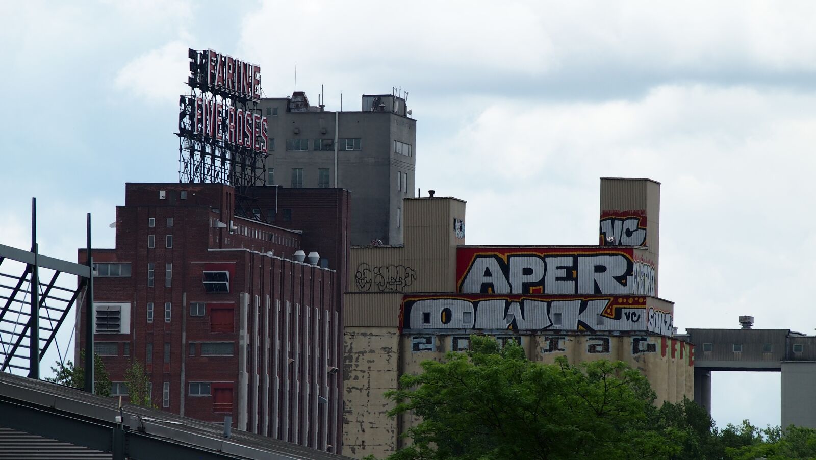 Olympus PEN E-PL3 sample photo. Montreal, canada, city photography
