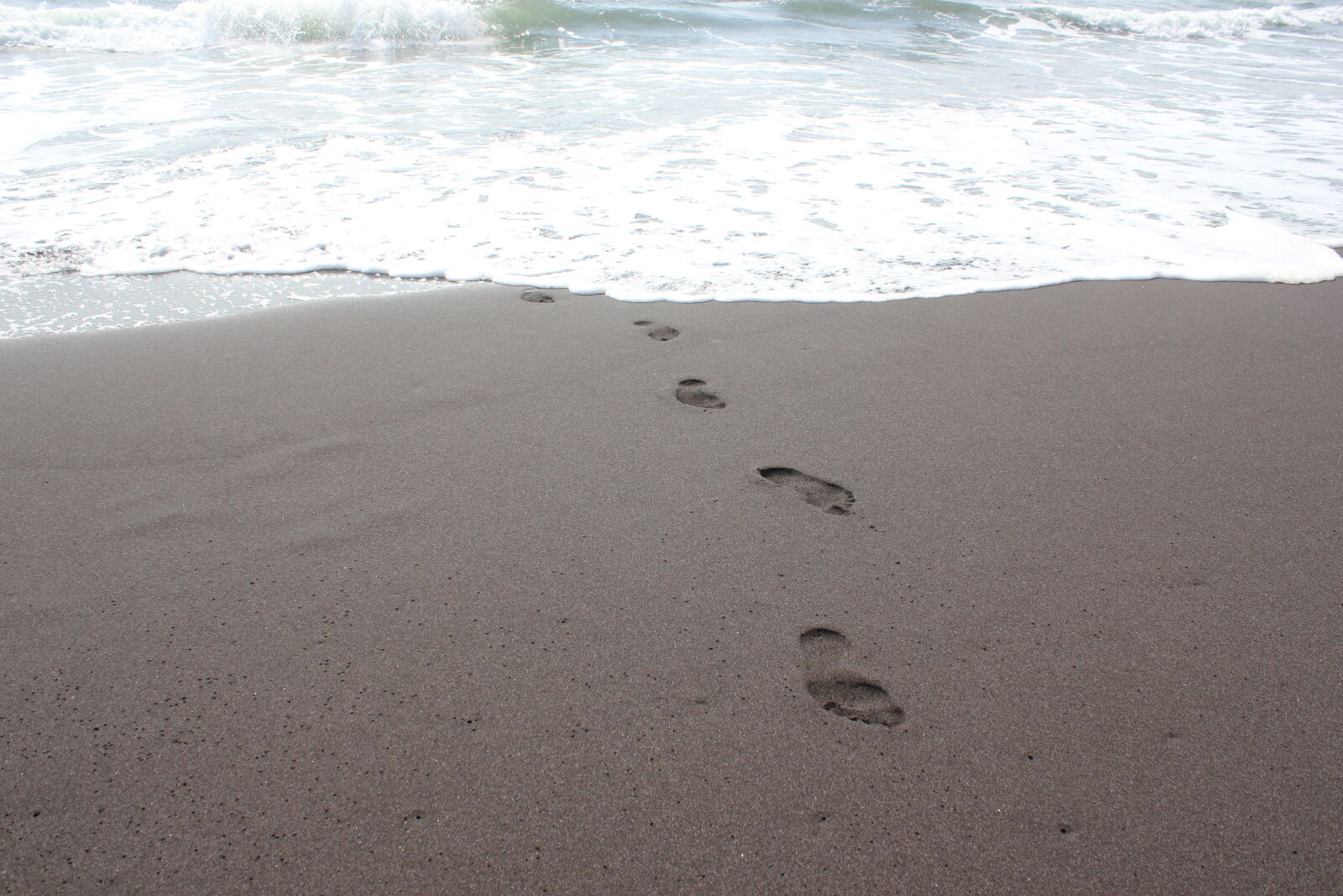 Canon EF-S 18-55mm F3.5-5.6 IS sample photo. Surf, in, the, pacific photography