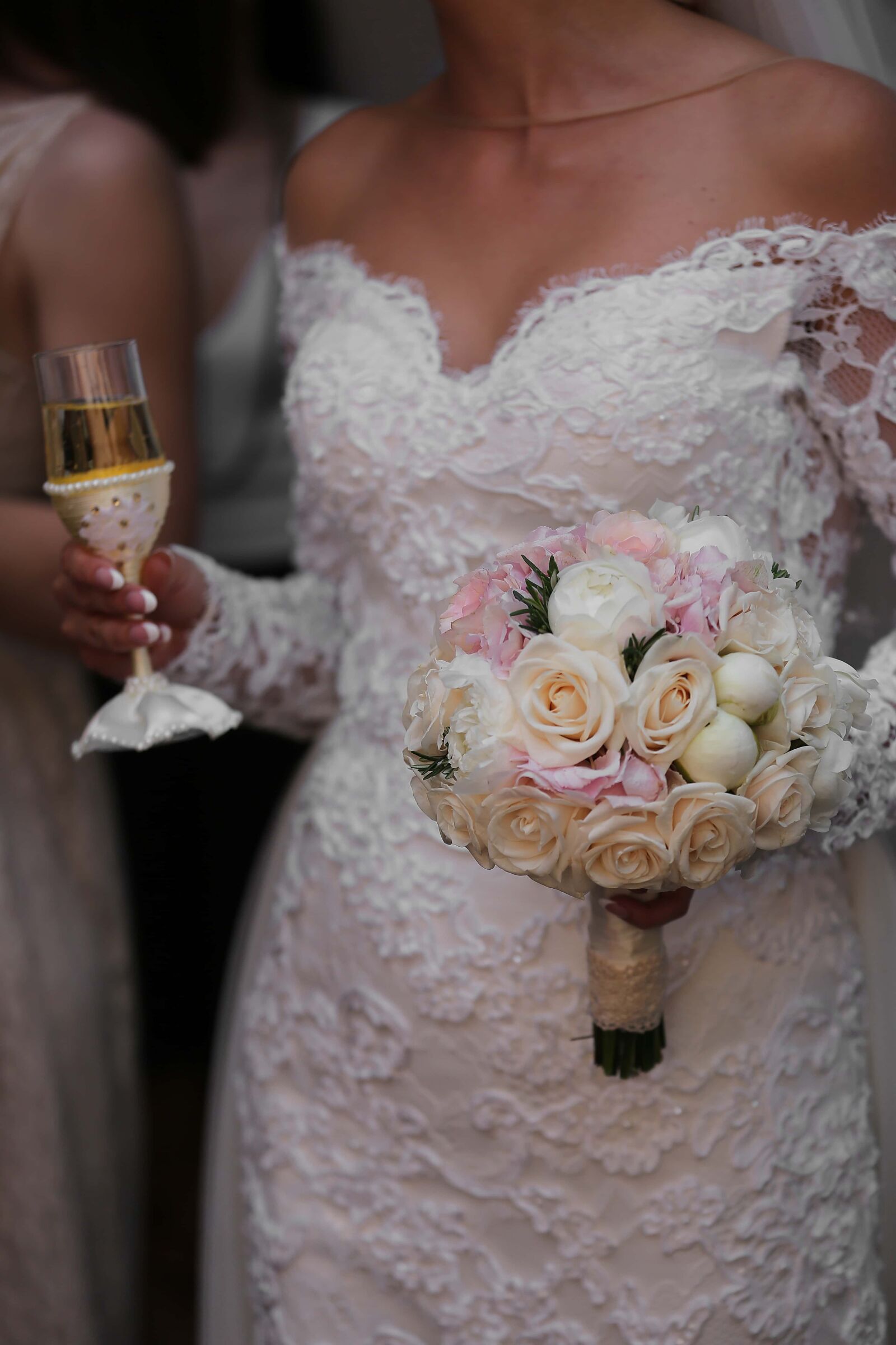 Canon EOS 5D Mark III sample photo. Bride, champagne, wedding bouquet photography
