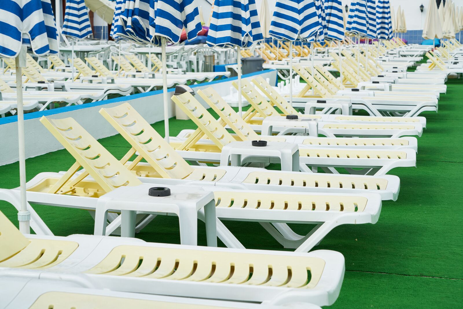 Sony a7R II sample photo. Sunbeds, pool, yellow photography
